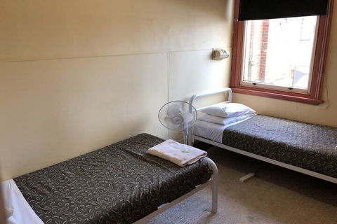 Royal Hotel - Accommodation Mooloolaba 3