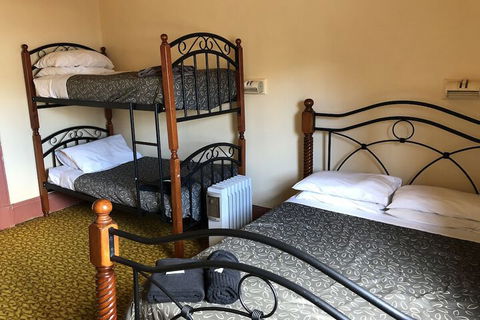 Royal Hotel - Accommodation Mooloolaba 1