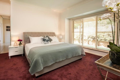 Emerald Lodge - Accommodation Mooloolaba 2