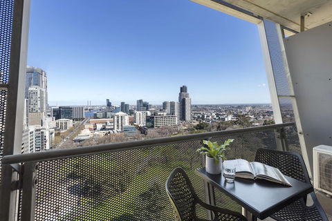 Oaks Melbourne On William Suites - Accommodation Mooloolaba 6