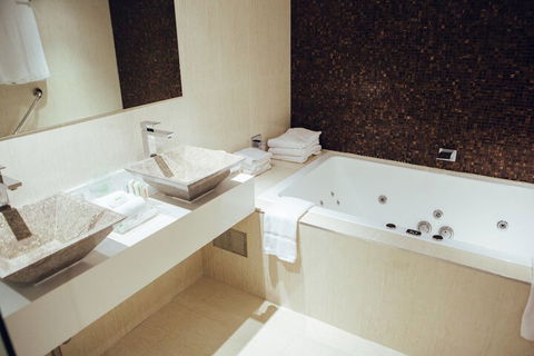 Holiday Inn Warwick Farm, An IHG Hotel - Accommodation Mooloolaba 7