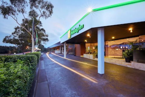 Holiday Inn Warwick Farm, An IHG Hotel - Accommodation Mooloolaba 0
