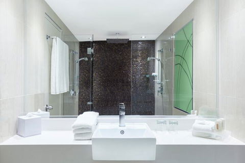 Holiday Inn Warwick Farm, An IHG Hotel - Accommodation Mooloolaba 6