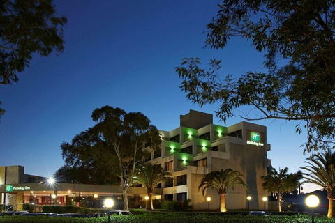 Holiday Inn Warwick Farm, An IHG Hotel - Accommodation Mooloolaba 1