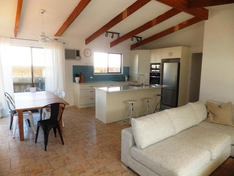 TERRIFIC On TAMARA CRESCENT - Accommodation Mooloolaba 3