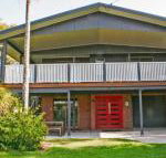 Red Door Beach House Marcoola Beach PET FRIENDLY FOXTEL WIFI 500 BOND Linen Supplied - Accommodation Mooloolaba
