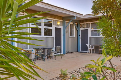 Getaway Villas Unit 38 12 1 Bedroom Self Contained Accommodation - Accommodation Mooloolaba 2