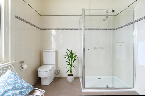 Grand Central Hotel - Accommodation Mooloolaba 2