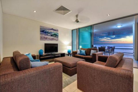 Oceana Darwin Central Oceanfront 3 Bedroom 2 Lounge Room Pool Gym Tennis Court Sleeps 9 - Accommodation Mooloolaba 2