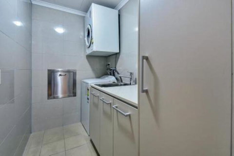 Oceana Darwin Central Oceanfront 3 Bedroom 2 Lounge Room Pool Gym Tennis Court Sleeps 9 - Accommodation Mooloolaba 7