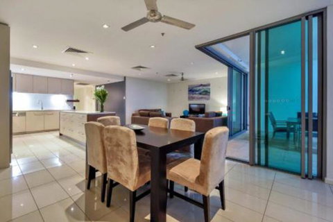 Oceana Darwin Central Oceanfront 3 Bedroom 2 Lounge Room Pool Gym Tennis Court Sleeps 9 - Accommodation Mooloolaba 3