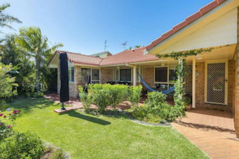 SECRET GARDEN WiFi Netflix Pet Friendly - Accommodation Mooloolaba 0
