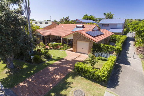 SECRET GARDEN WiFi Netflix Pet Friendly - Accommodation Mooloolaba 6