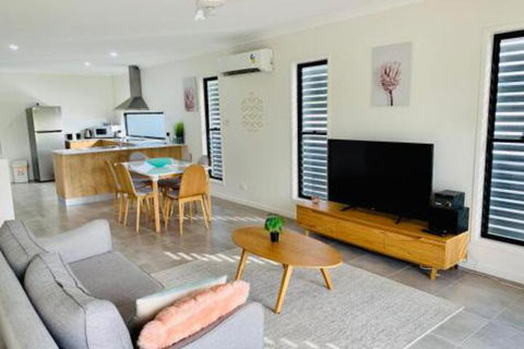 WHITSUNDAY Brand New Townhouse Close To Boardwalk - Accommodation Mooloolaba 0