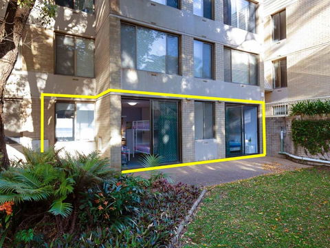4 Harbourside 3 7 Soldiers Point Road Ground Floor On The Waterfront - Accommodation Mooloolaba 4