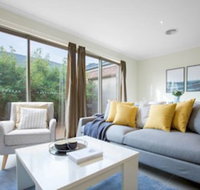 Spacious Lovely Home In Point Cook - Accommodation Mooloolaba