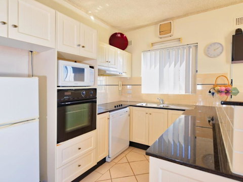 Debra Court 5 - Accommodation Mooloolaba 3