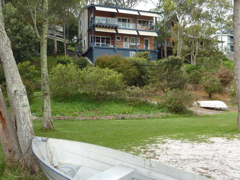 Green Point Lakehouse - Accommodation Mooloolaba 2