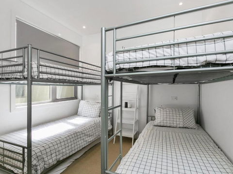 WATERFRONT THREE In The Heart Of Lorne - Accommodation Mooloolaba 5