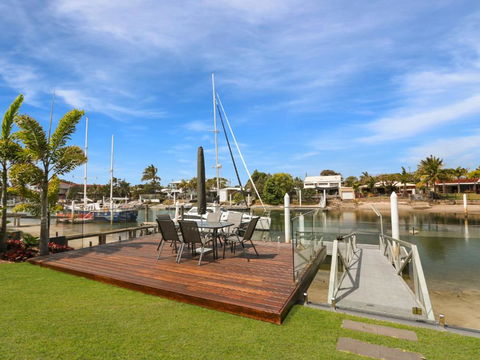 WATERFRONT HOME BORDERING MOOLOOLABA - Accommodation Mooloolaba 6