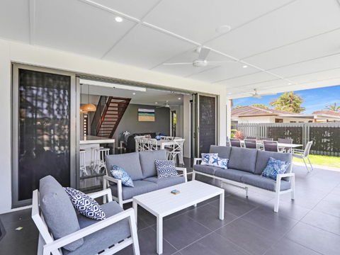 WATERFRONT HOME BORDERING MOOLOOLABA - Accommodation Mooloolaba 3