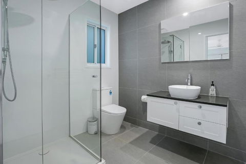 Walk To Hastings Street Noosa Sound - Accommodation Mooloolaba 1