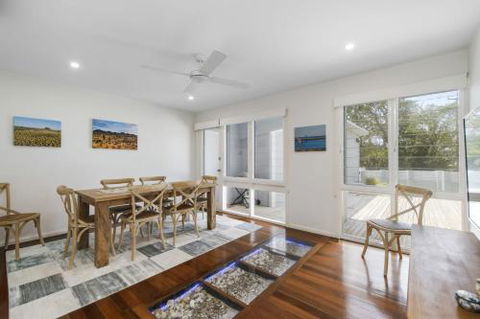 The Lake House With Swimming Pool - Accommodation Mooloolaba 3