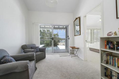 The Lake House With Swimming Pool - Accommodation Mooloolaba 5