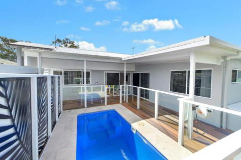 The Lake House With Swimming Pool - Accommodation Mooloolaba 4