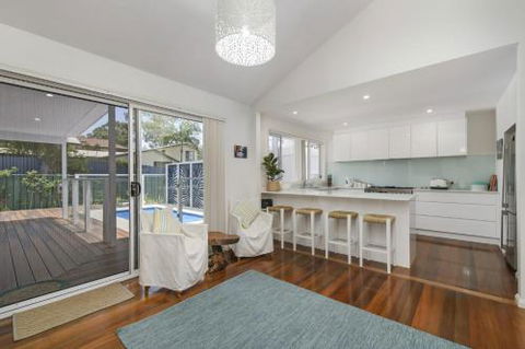 The Lake House With Swimming Pool - Accommodation Mooloolaba 1