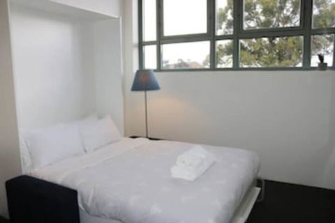 Cosy Newtown Studio Apartment With Swimming Pool - Accommodation Mooloolaba 6