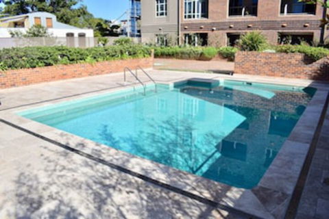 Cosy Newtown Studio Apartment With Swimming Pool - Accommodation Mooloolaba 2