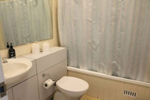 Cosy Newtown Studio Apartment With Swimming Pool - Accommodation Mooloolaba 4