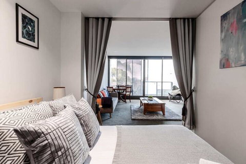 Spacious 1BD 50m From Chapel Street - Accommodation Mooloolaba 1