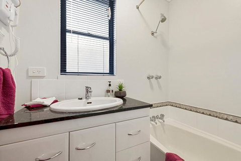 Aruba Apartments - Accommodation Mooloolaba 4