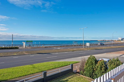 Aruba Apartments - Accommodation Mooloolaba 2