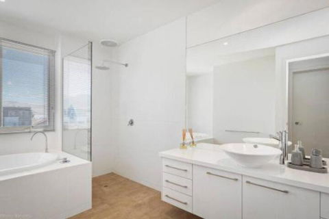 SEA NOOK Seconds From The Beach - Accommodation Mooloolaba 5