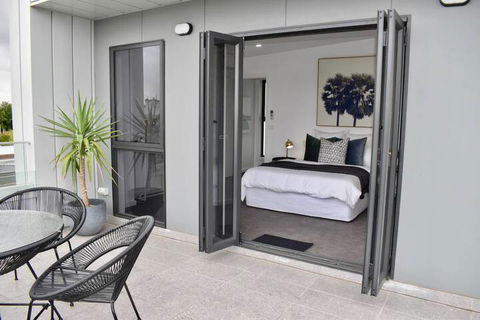Brand New 2 Bed Apartment With Stunning City Views - Accommodation Mooloolaba 4