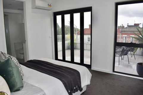 Brand New 2 Bed Apartment With Stunning City Views - Accommodation Mooloolaba 6