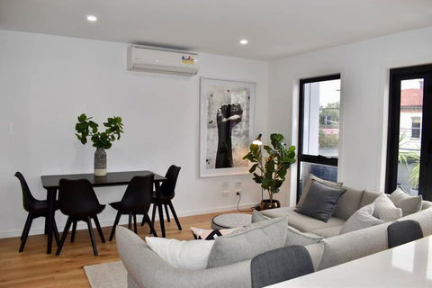 Brand New 2 Bed Apartment With Stunning City Views - Accommodation Mooloolaba 5