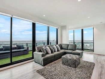 MJ Shortstay Apartments - Platinum Tower - Accommodation Mooloolaba 1