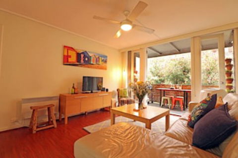Colour Pop - Rejuvenate Stays - Accommodation Mooloolaba 0