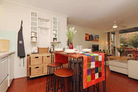 Colour Pop - Rejuvenate Stays - Accommodation Mooloolaba 4