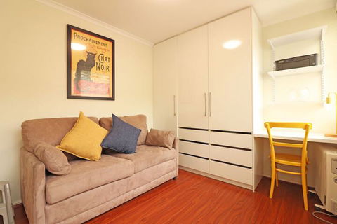 Colour Pop - Rejuvenate Stays - Accommodation Mooloolaba 6