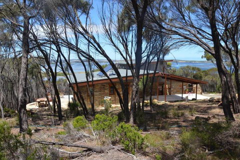 Of Stone & Wood Guesthouse Secluded Getaway! - Accommodation Mooloolaba 5