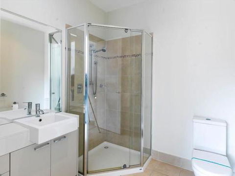 ONE LEVEL At BROADBEACH RESORT - Accommodation Mooloolaba 3