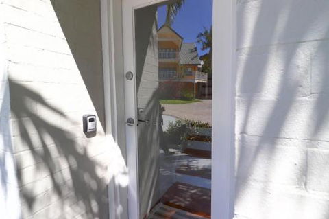 Palms Studio Apartment At Raffetys Resort - Accommodation Mooloolaba 0