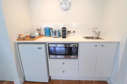 Palms Studio Apartment At Raffetys Resort - Accommodation Mooloolaba 2