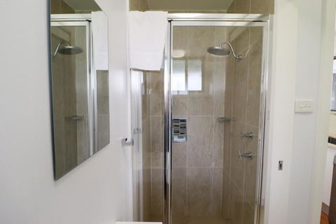 Bluewater Executive Villa In Raffertys Resort - Accommodation Mooloolaba 4