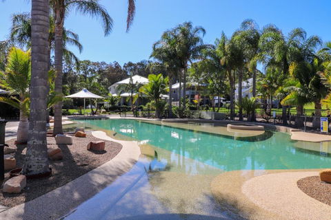 Bluewater Executive Villa In Raffertys Resort - Accommodation Mooloolaba 1